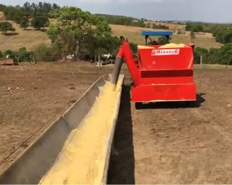 Imagem ilustrativa de Vagão misturador de ração